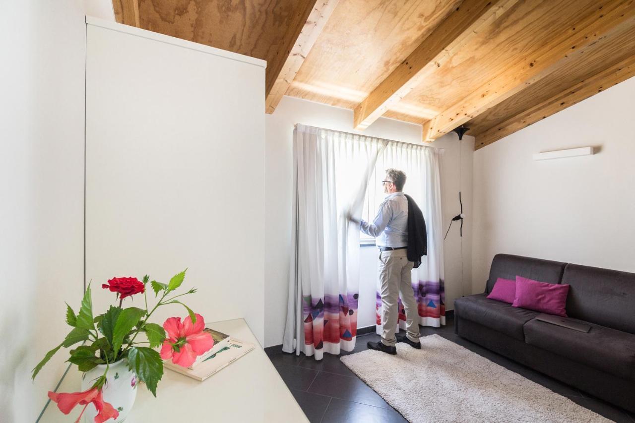 Foyer Rooms & Suites Affittacamere Кальяри Экстерьер фото